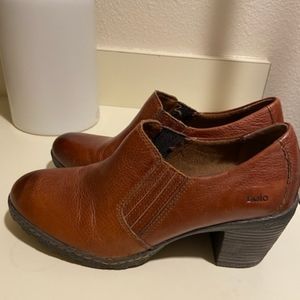BOLO LEATHER ANKLE BOOTIES